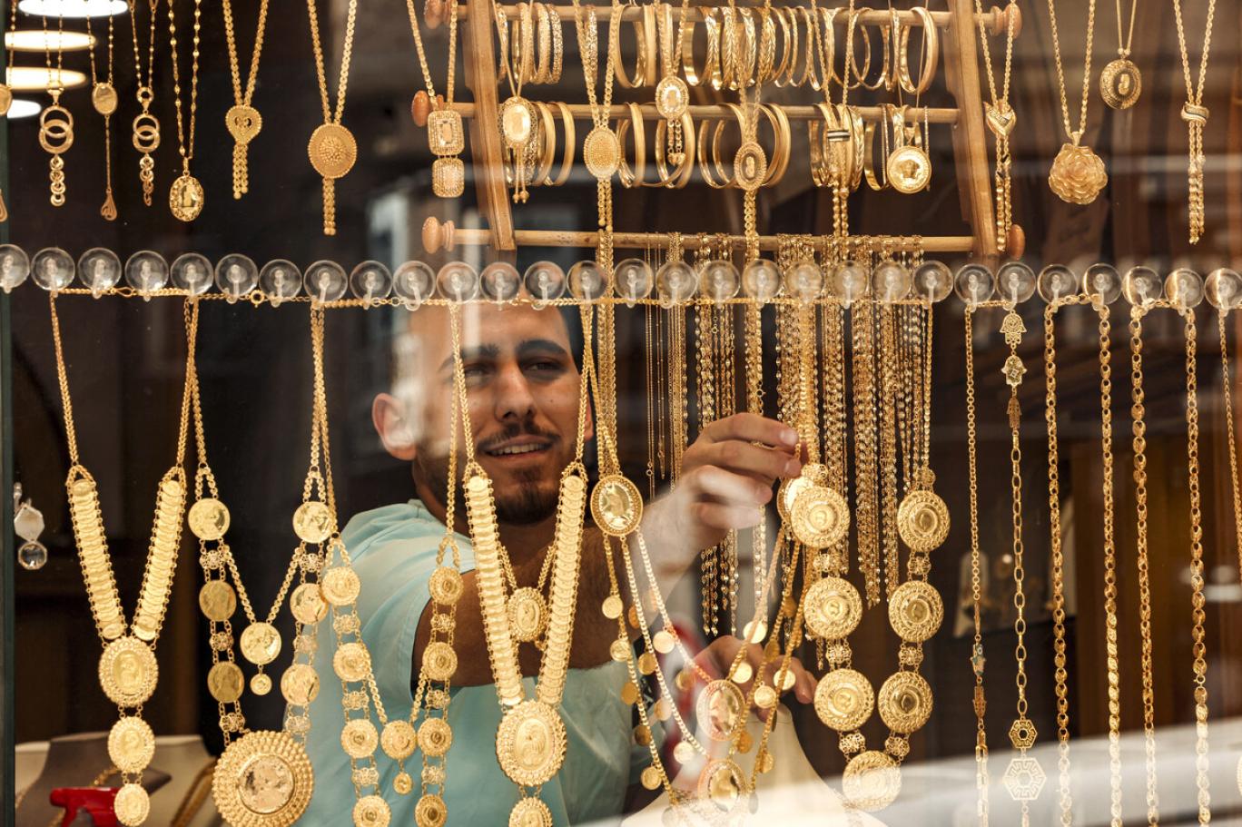 ماذا يحدث فى أسعار الذهب ؟