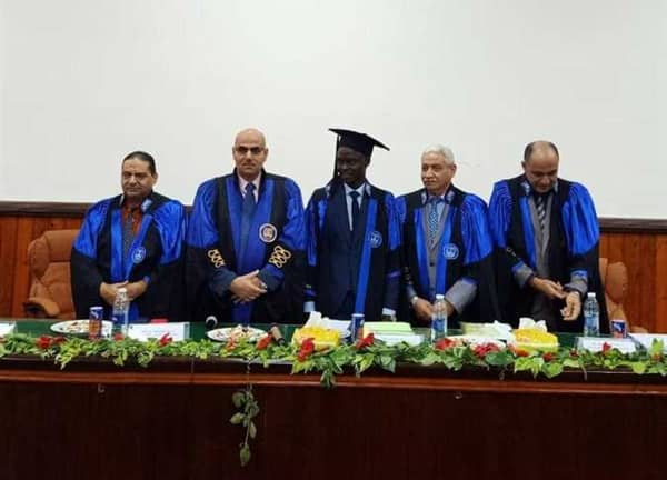 اثناء منح درجة الماجستير