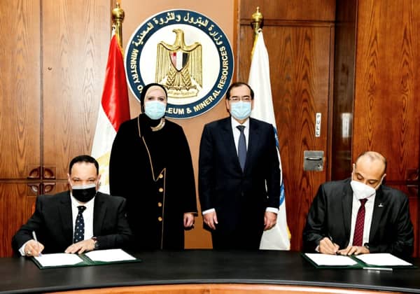 خلال التوقيع