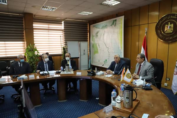 وزيرا الزراعة والقوى العاملة