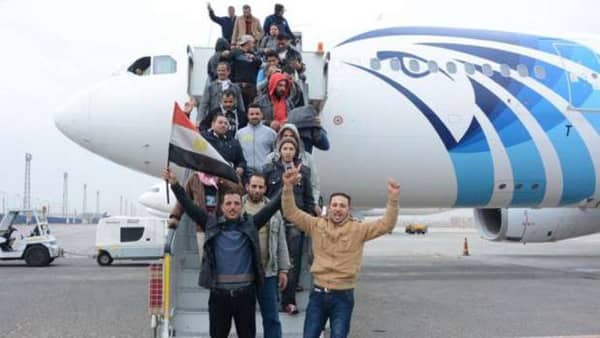 المصريون العالقون