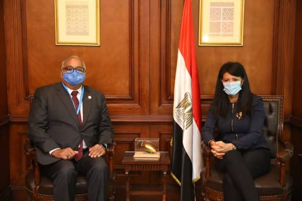 أثناء اللقاء