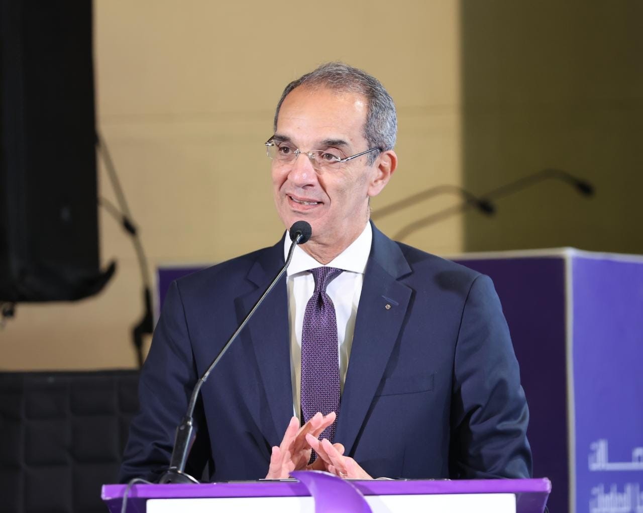 وزير الاتصالات