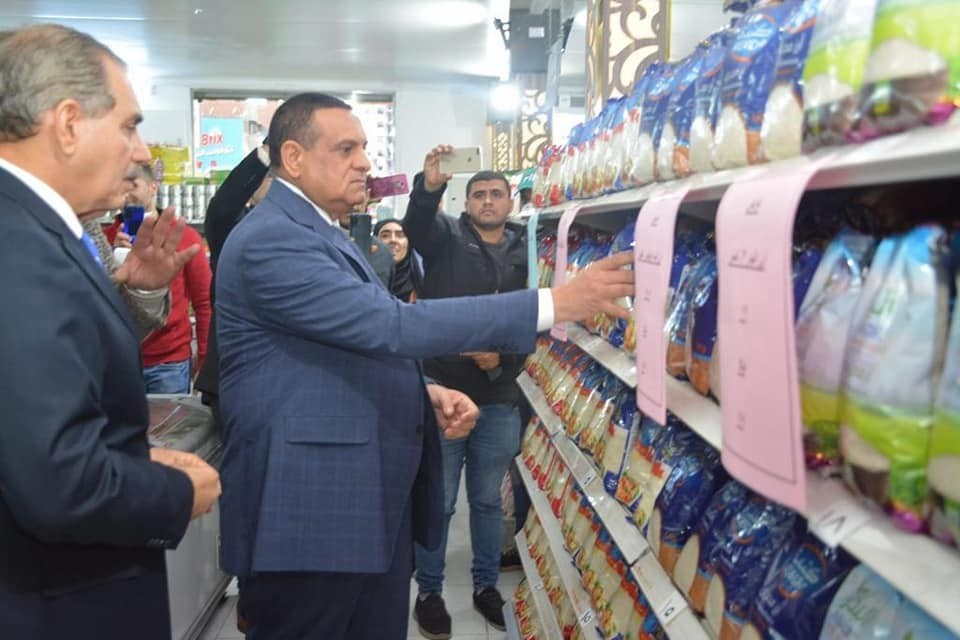 وزير التنمية المحلية ومحافظ كفر الشيخ يفتتحان هايبر ماركت المنطقة الشمالية العسكرية