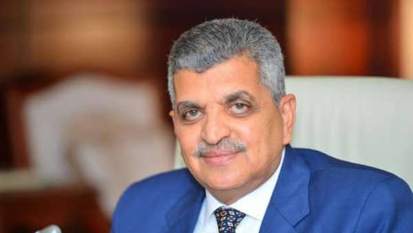 الفريق أسامة ربيع، رئيس هيئة قناة السويس
