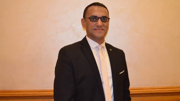 الدكتور أحمد شوقي الخبير المصرفي 