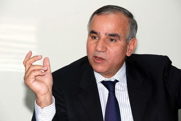 حمدى عزام 