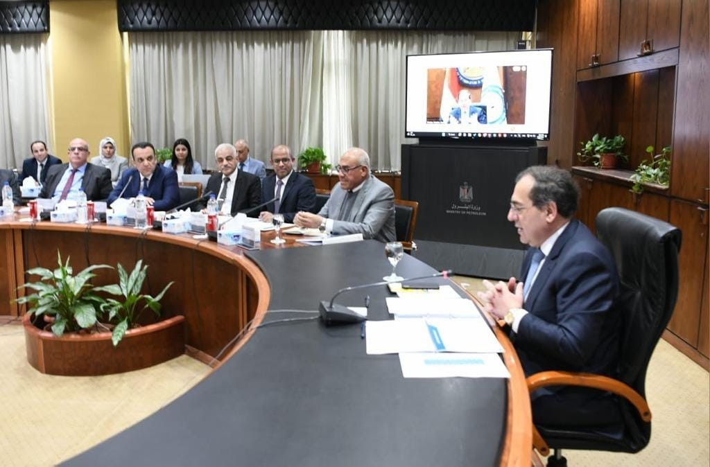 اجتماع مهم لوزير البترول بشأن مشروع «الصودا آش»