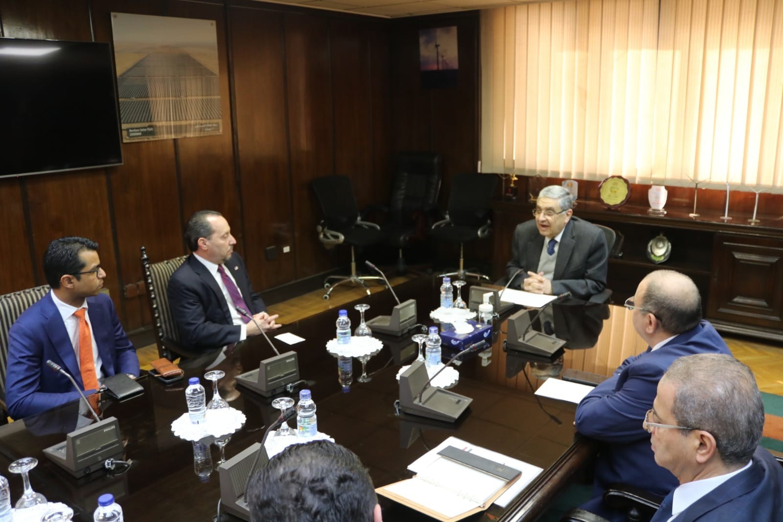 وزير الكهرباء