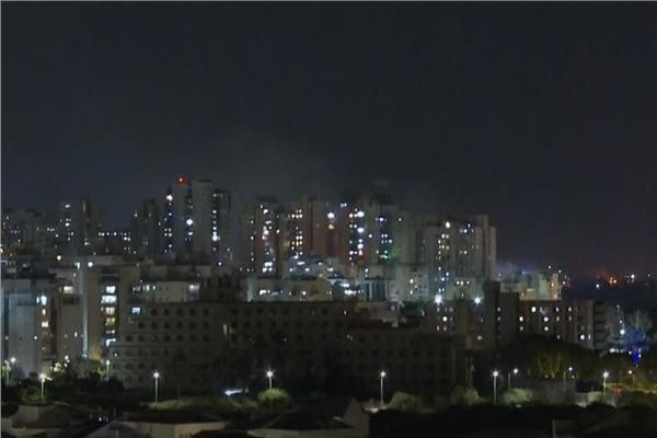 إسرائيل تدمر أبراج الكهرباء في غزة وانقطاع التيار 