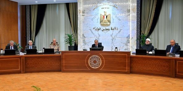 رئيس الوزراء واجتماع الحكومة