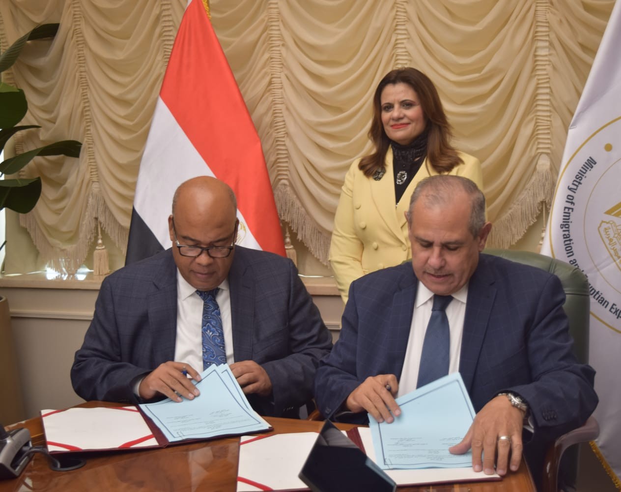 توقعيع البروتوكول