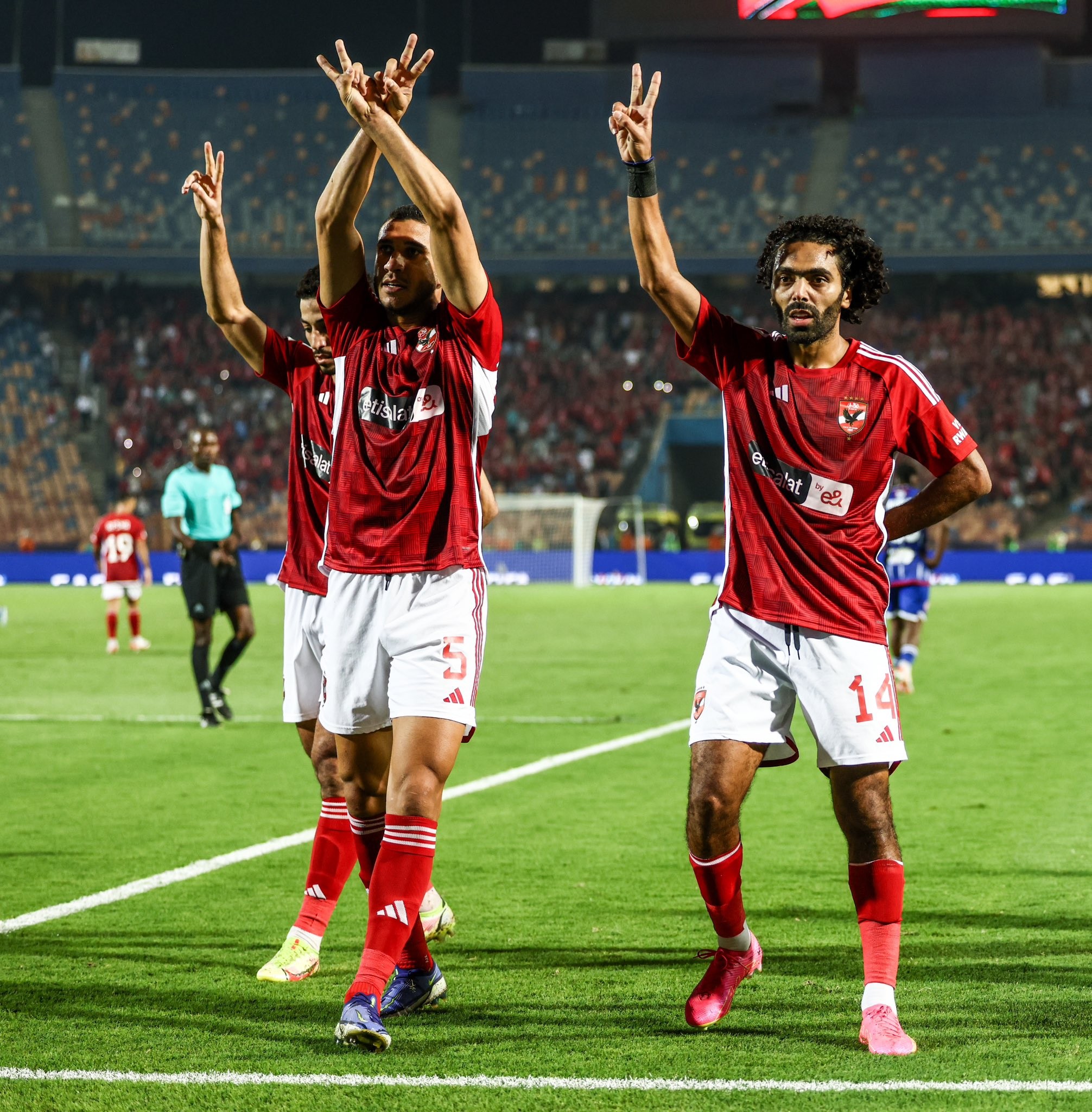فوز الأهلي وتأهله لنصف النهائي