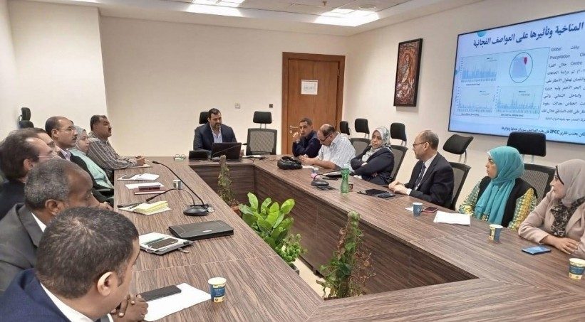 جانب من اجتماع مناقشة خطط التعامل مع السيول