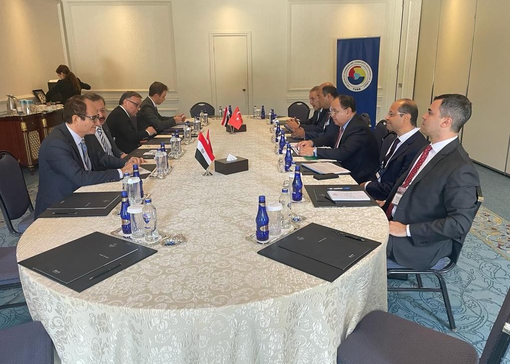 وزير المالية فى لقائه مع رئيس اتحاد الغرف والبورصات التركى