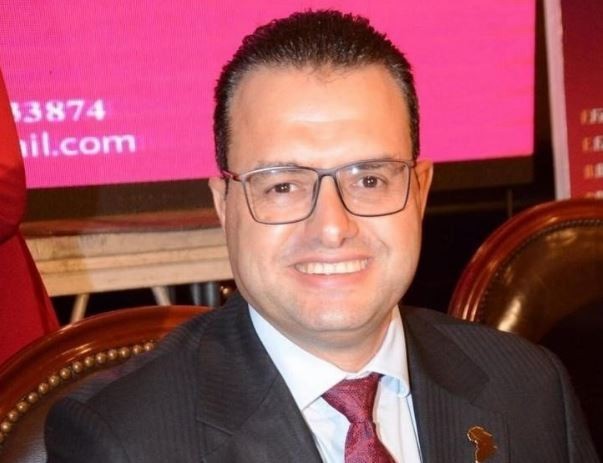 الدكتور احمد خطاب