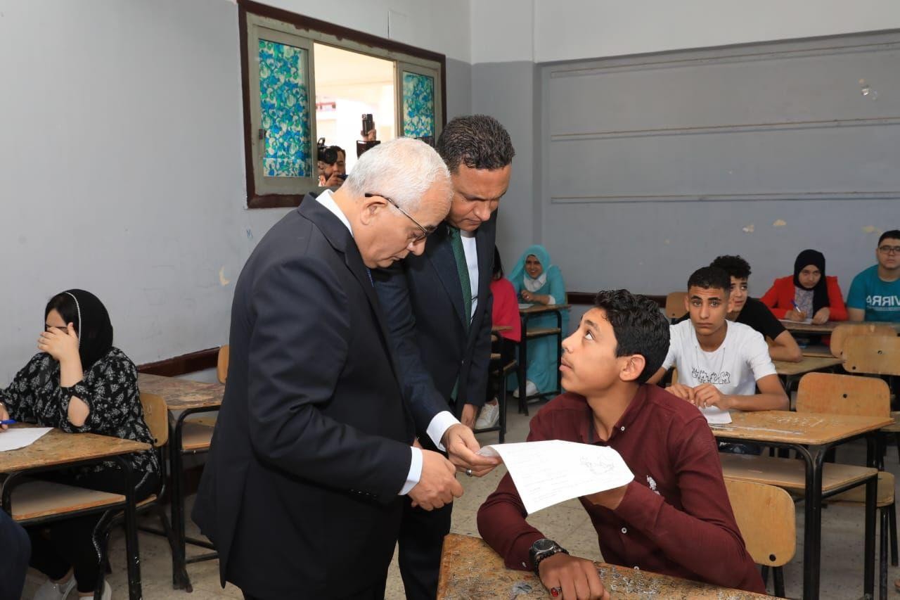 عالم المال الغياب المدرسي