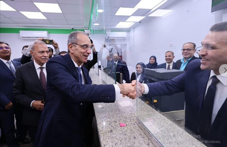 وزير الاتصالات و الانترنت فائق السرعه