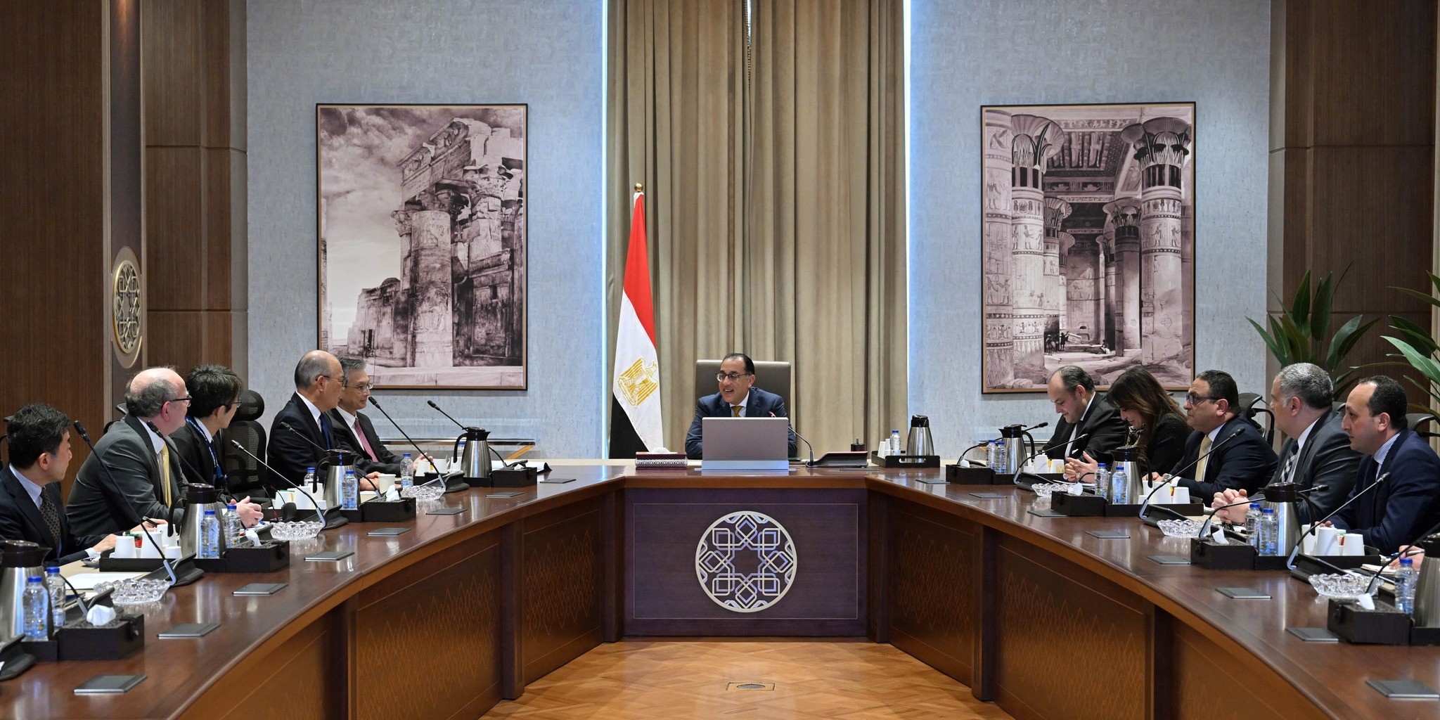 اجتماع رئيس الوزراء 