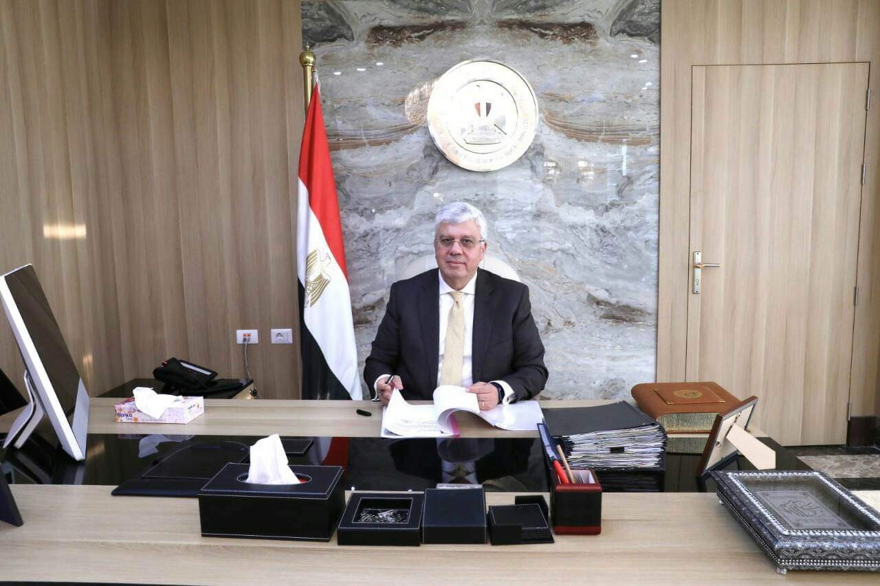 أيمن عاشور