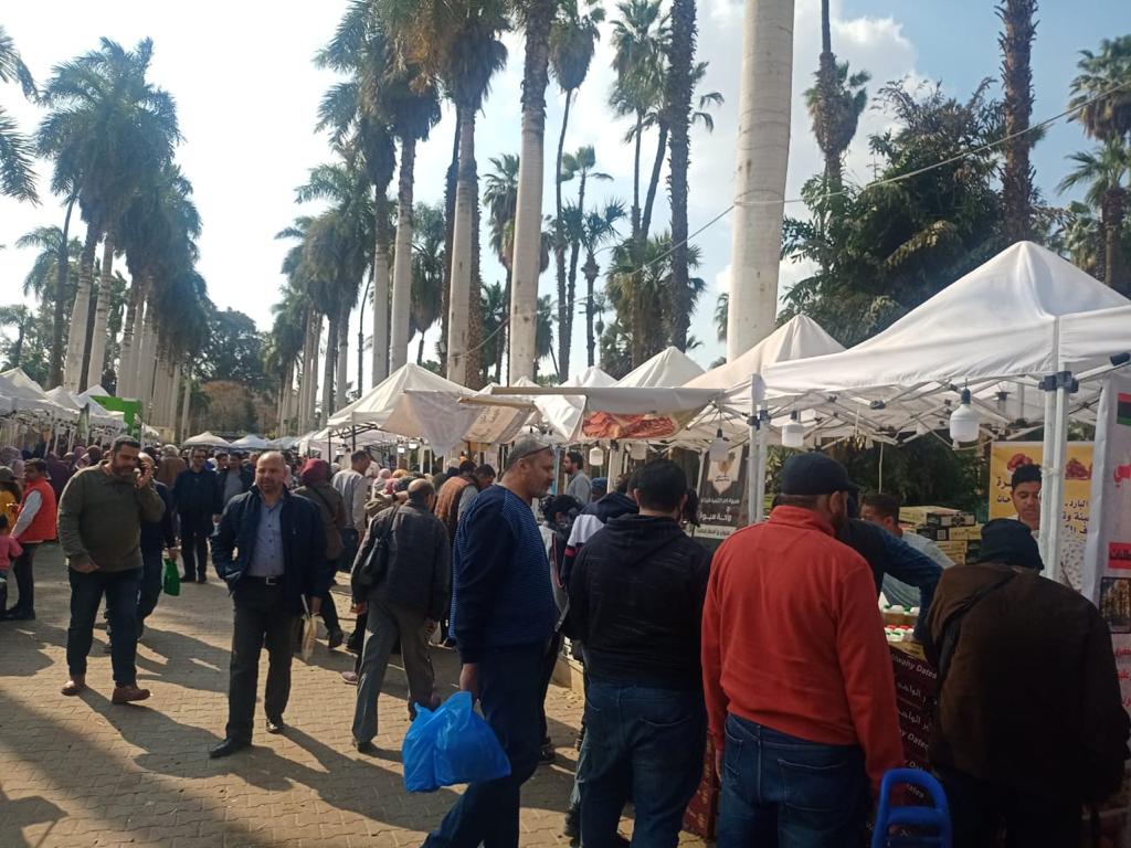معرض خير مزارعنا لأهالينا يشهد إقبالا كبيرا من المواطنين 