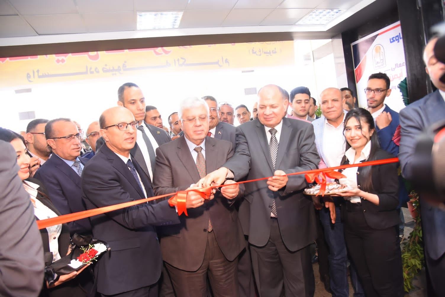 وزير التعليم العالى خلال الافتتاح