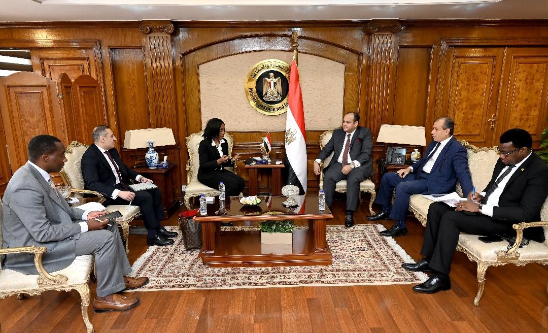 وزير التجارة مع وفد البنك الافريقي