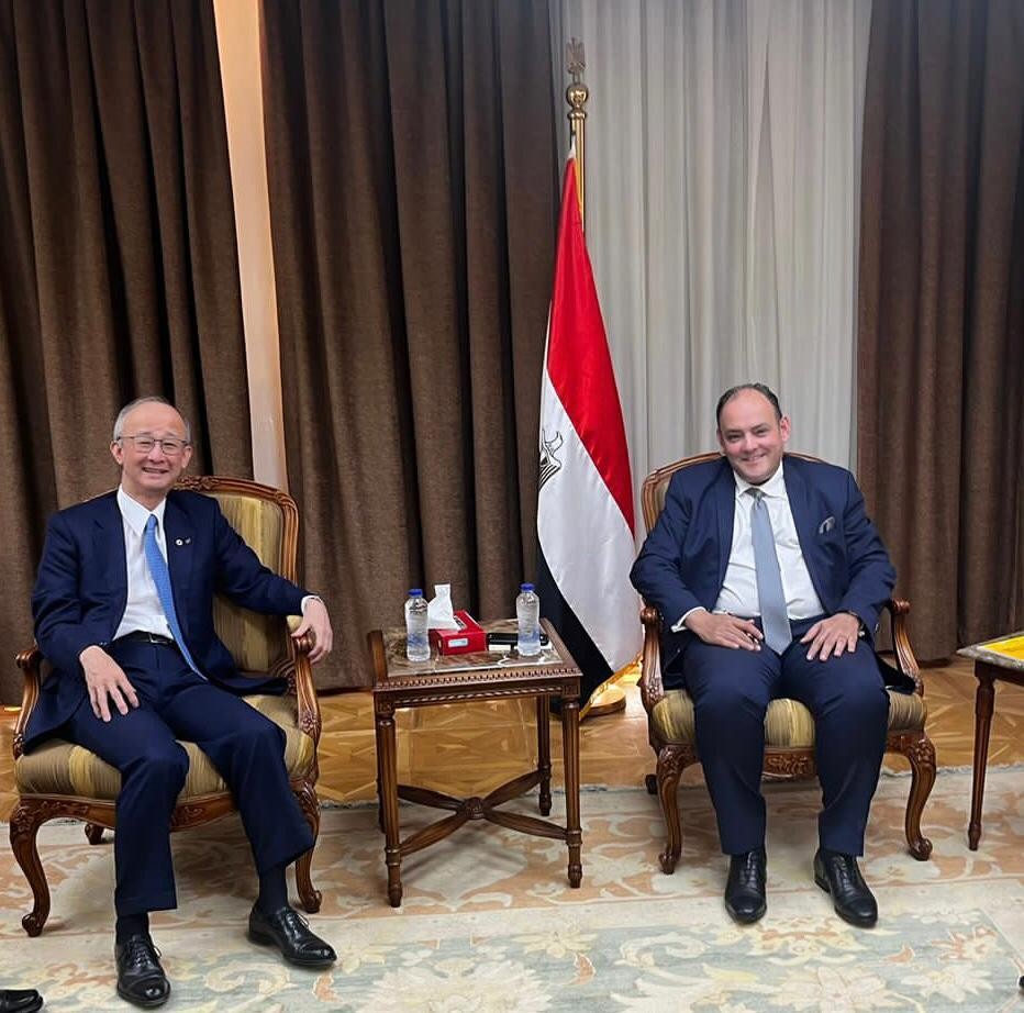 وزير التجارة مع رئيس الوفد اليابانى