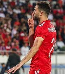 جماهير النادي الاهلي تحتفل بطريقتها الخاصة وتهدي محمد عبدالمنعم ملعب بأسمة