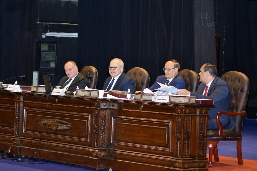 خلال اجتماع المجلس