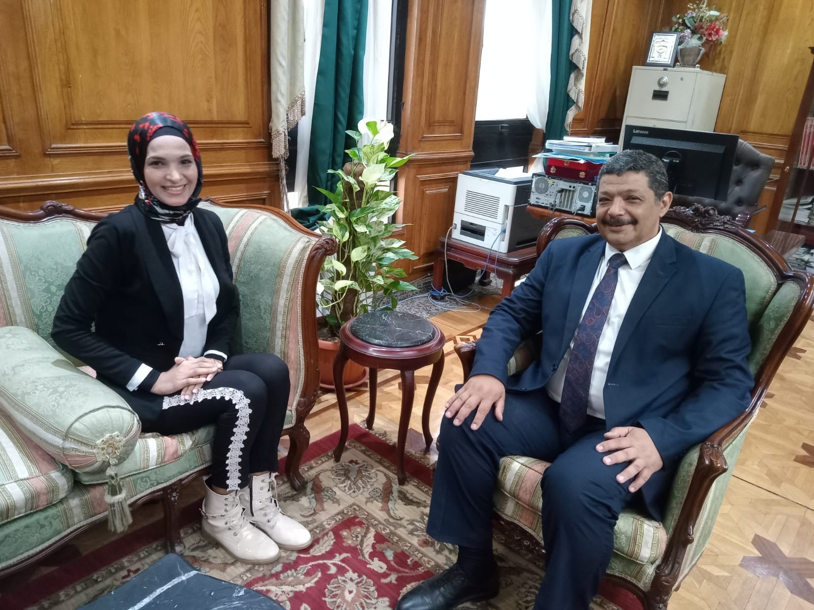 عمرو الحاج مع محررة عالم المال