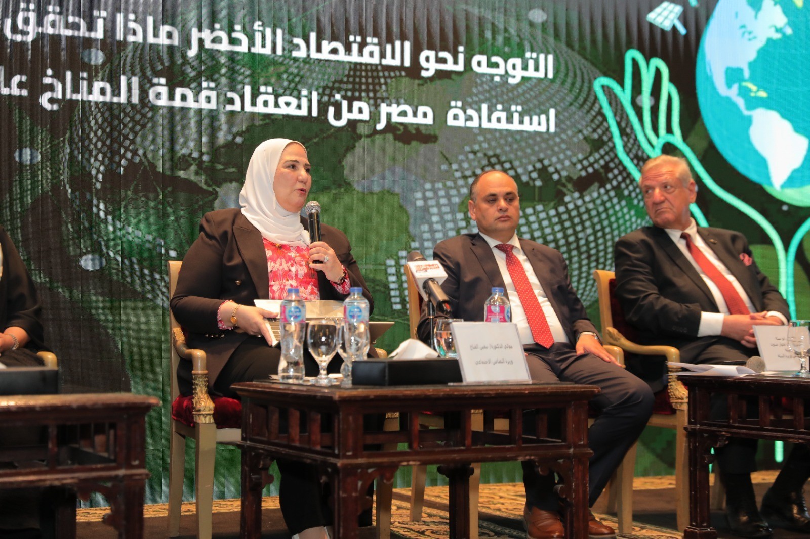 نيفين القباج وزيرة التضامن الاجتماعي خلال منتدى المجتمع الأخضر