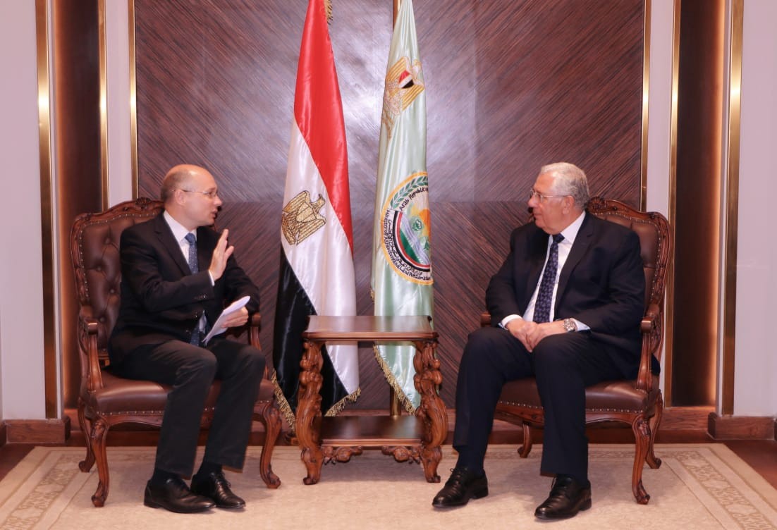 وزير الزراعة مع السفير المجري بالقاهرة