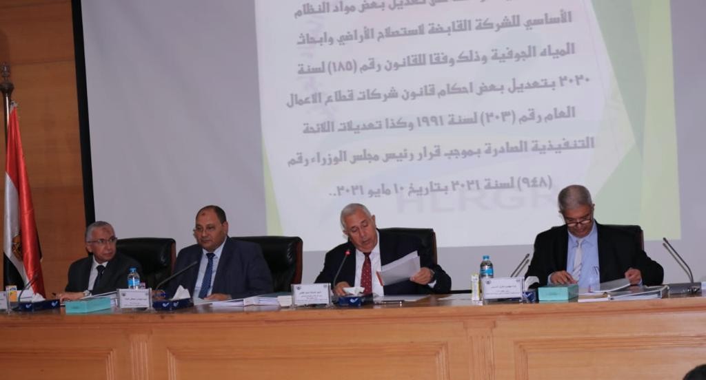 خلال الاجتماع