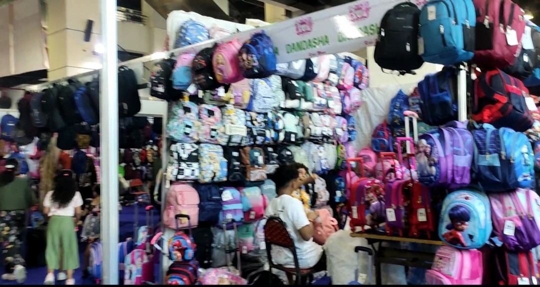 الشنط المدرسية في معرض أهلا مدارس