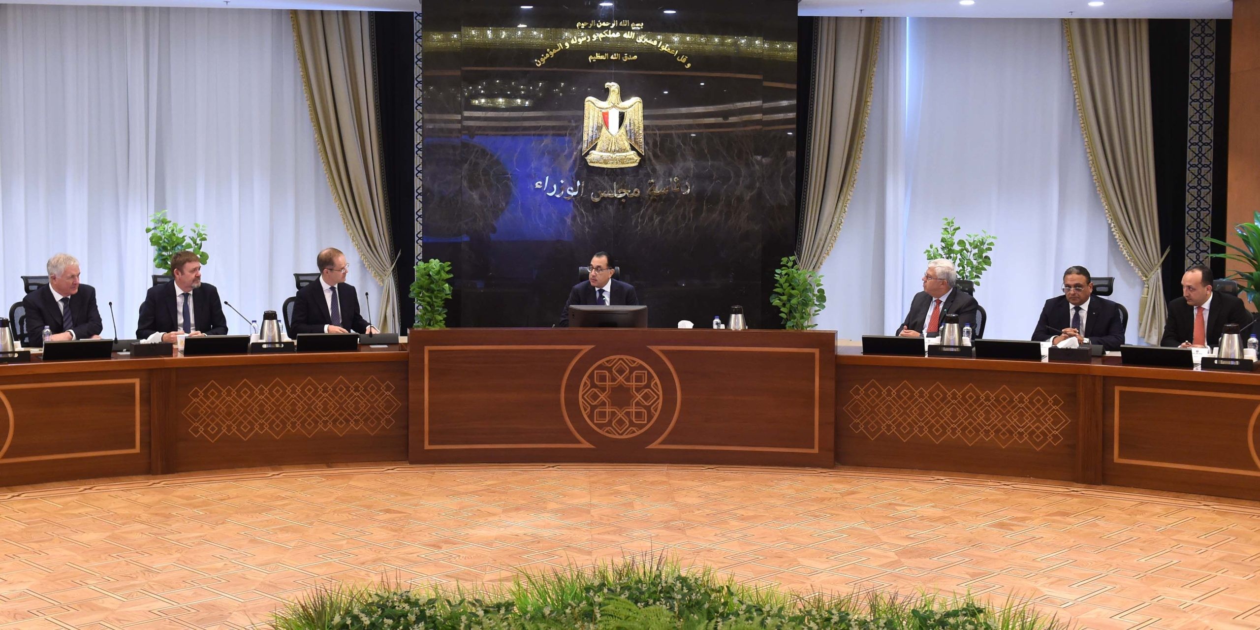 رئيس الوزراء يلتقي وفدًا بريطانيًا