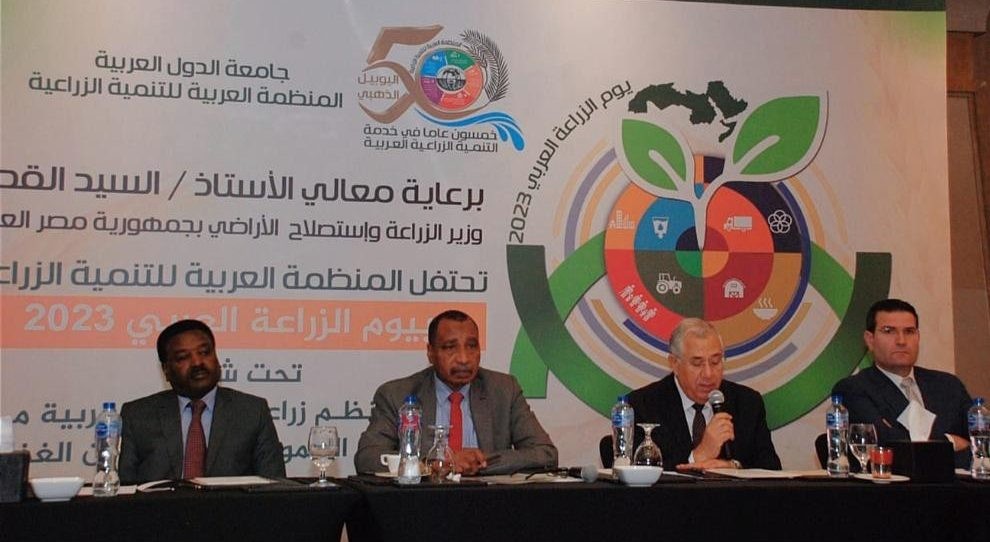وزير الزراعة السيد القصير