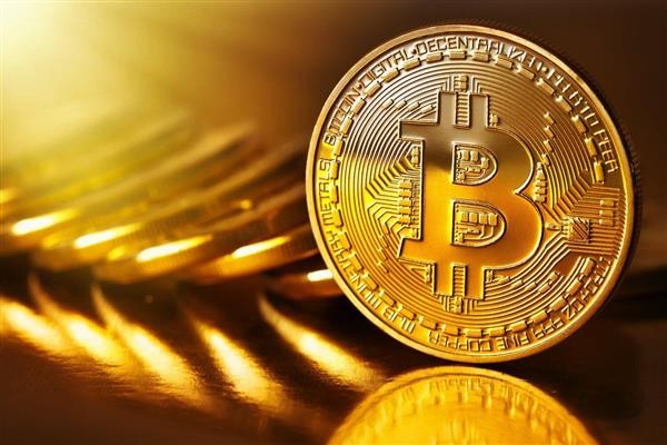 البتكوين تتكبد خسائر حادة.. وإثريوم تُسجل مكاسب 15%