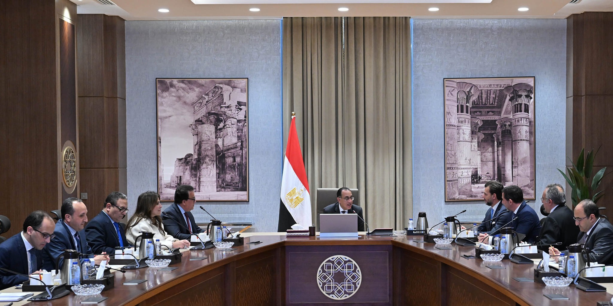 رئيس الوزراء يبحث مع مسئولي مجموعة "أثينا الطبية" سُبل التعاون في القطاع الصحي