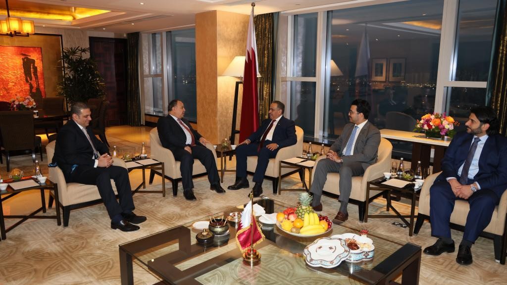 وزير المالية والجانب القطرى 