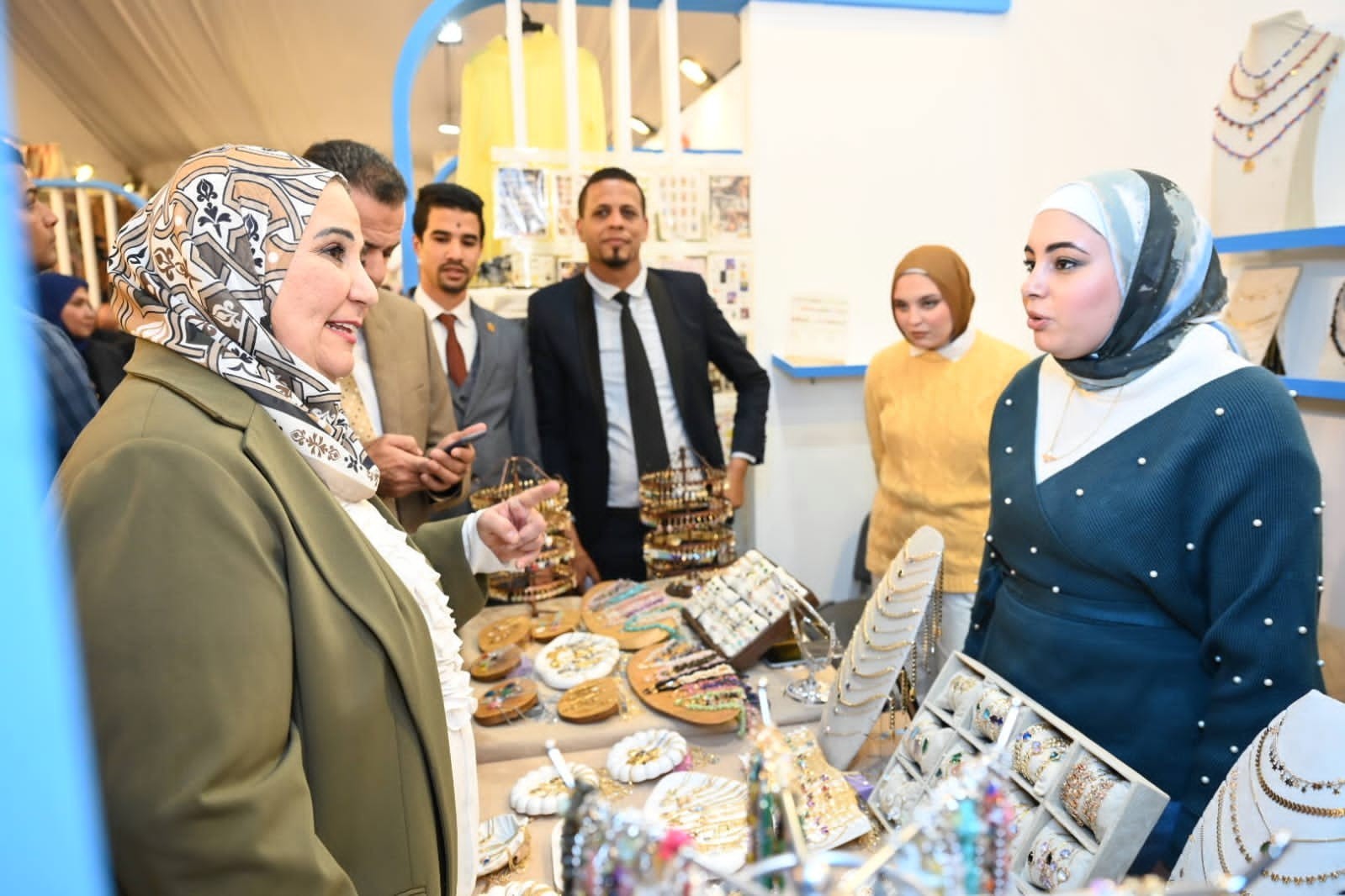 وزيرة التضامن الاجتماعي تفتتح معرض «ديارنا» للحرف اليدوية والتراثية بالأقصر