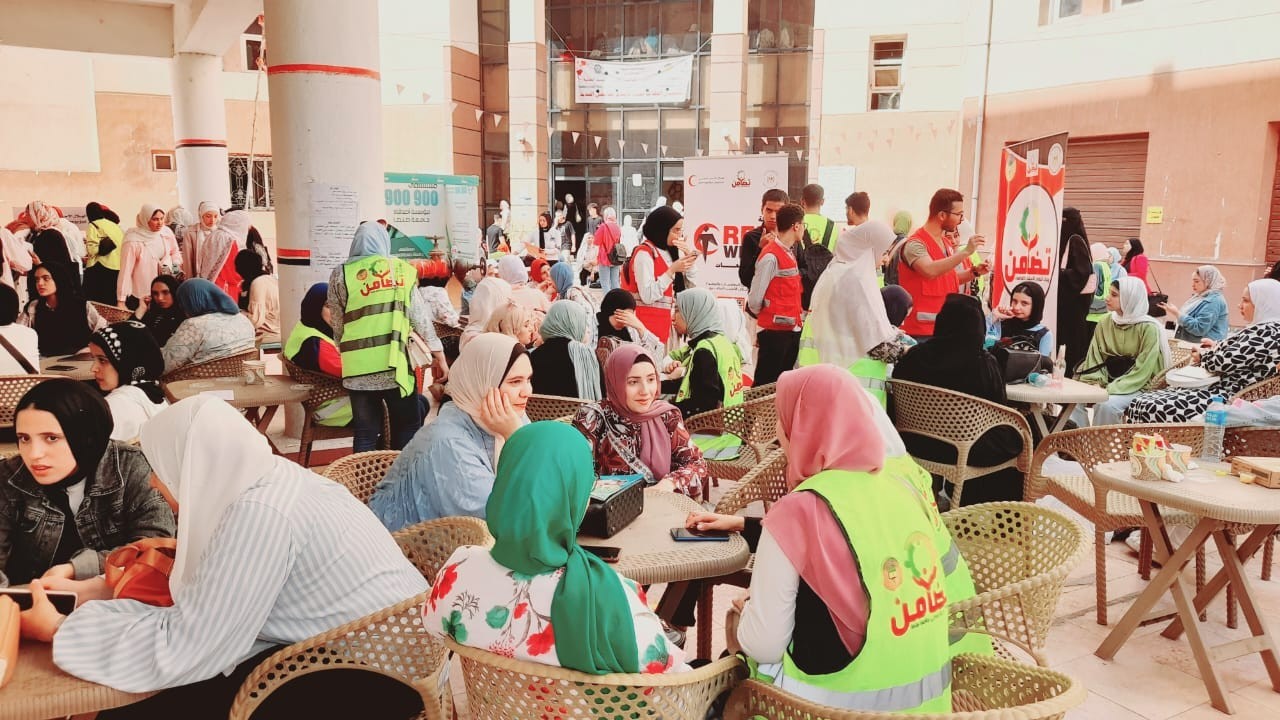  الهلال الأحمر  ووحدات التضامن بالجامعات يطلقان حملة "RED WEEK"