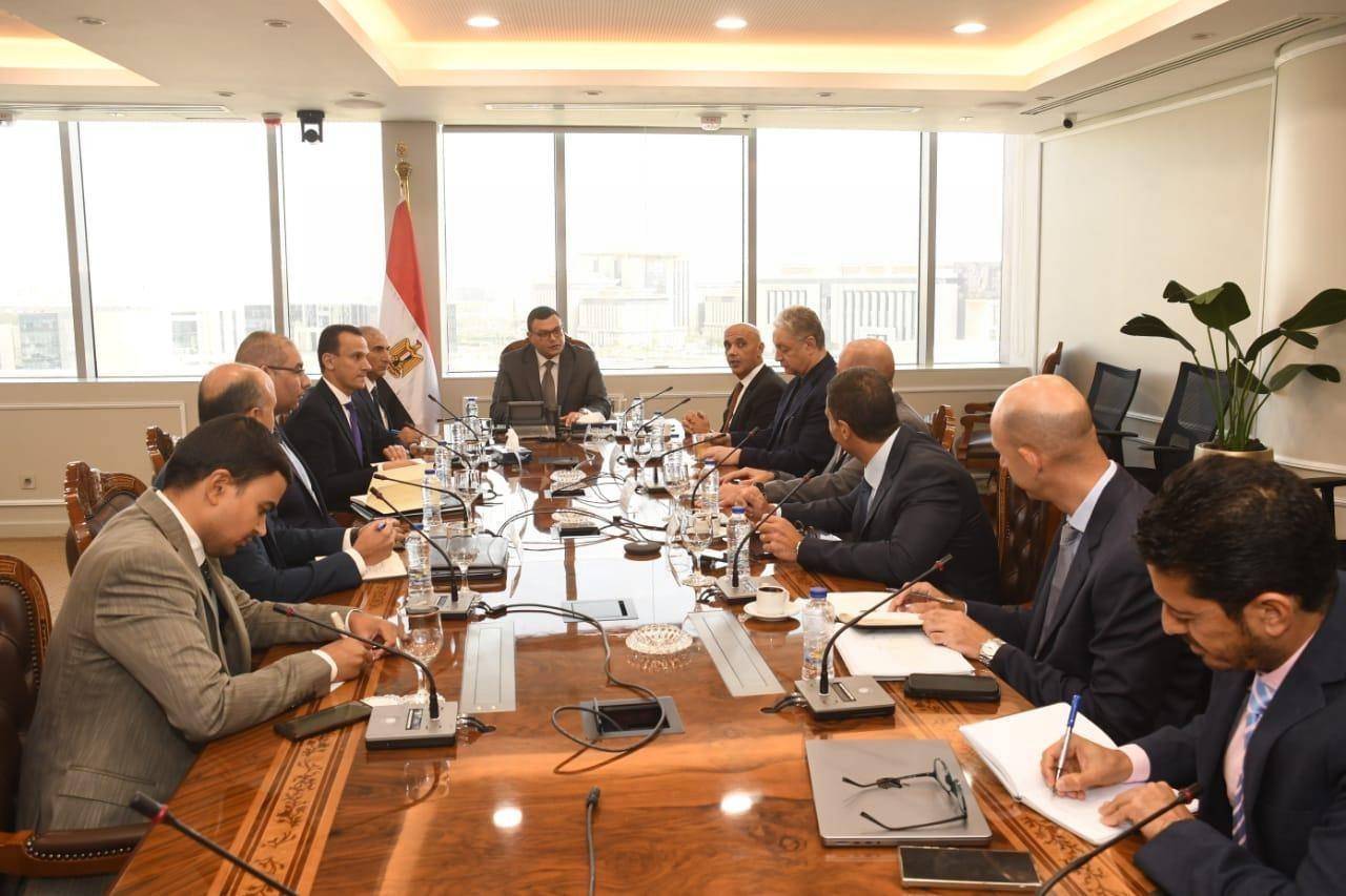 وزير الإسكان يتابع سير العمل بمشروعى "منطقة الأعمال المركزية" بالعاصمة الإدارية.. و"أبراج الداون تاون" بالعلمين الجديدة
