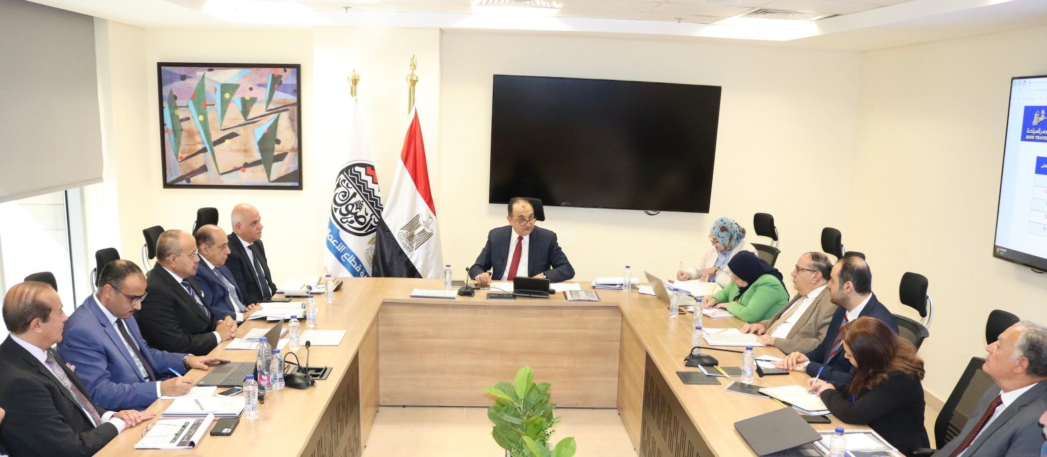 وزير قطاع الأعمال العام يتابع مستجدات تنفيذ عدد من المشروعات الفندقية والسياحية والتجارية
