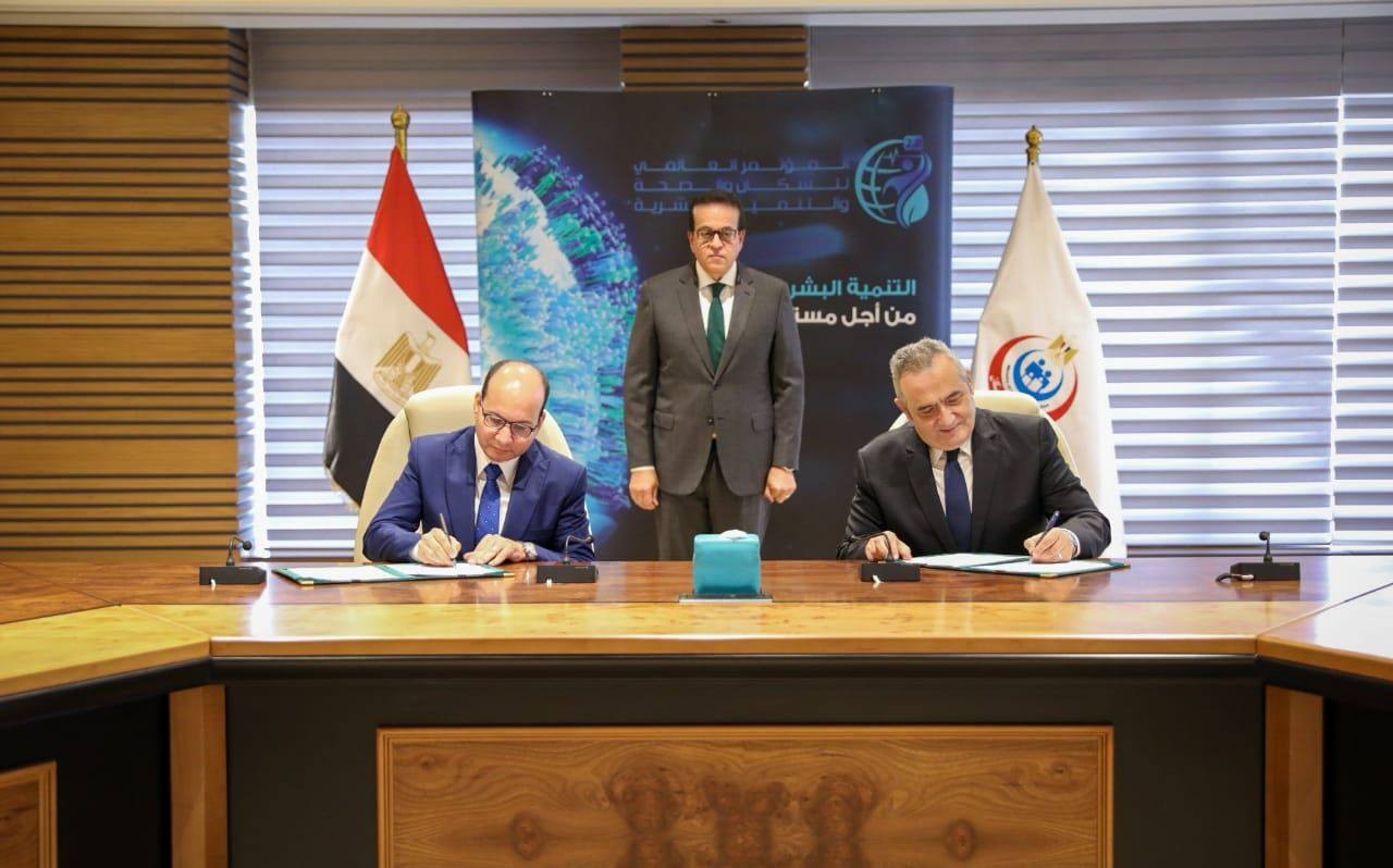 وزير الصحة يشهد توقيع بروتوكول تعاون بين الهيئة العامة للمستشفيات والمعاهد التعليمية ومديرية الشئون الصحية بالقاهرة
