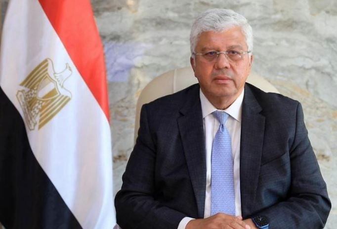 أيمن عاشور
