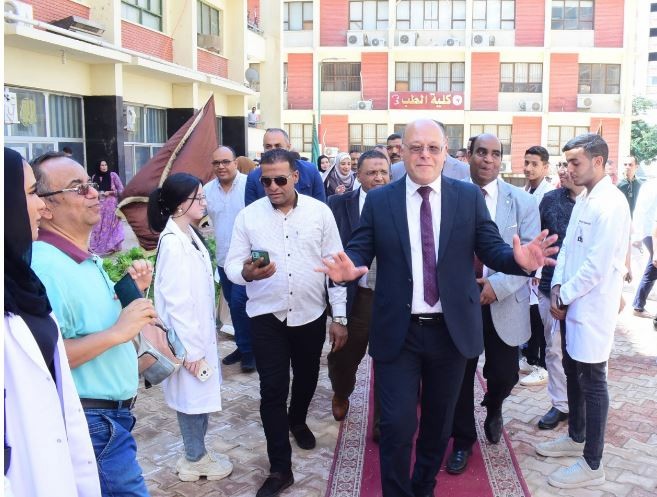 افتتاح المعامل المركزية بطب سوهاج