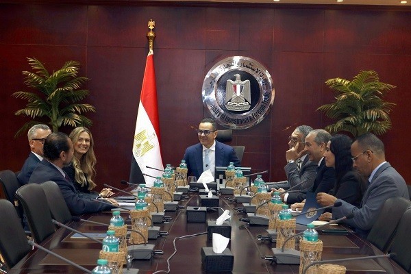 وزير الاستثمار والتجارة الخارجية يلتقي وفد شركة مرسيدس-بنز إيجيبت
