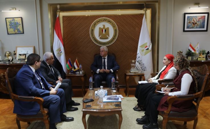 وزير التعليم العالى مع سفير أذربيجان