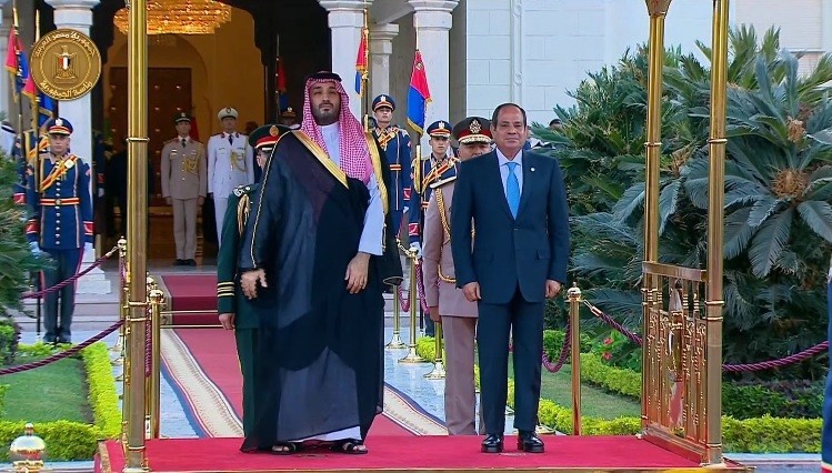 السيسي يستقبل ولي العهد السعودي بقصر الاتحادية